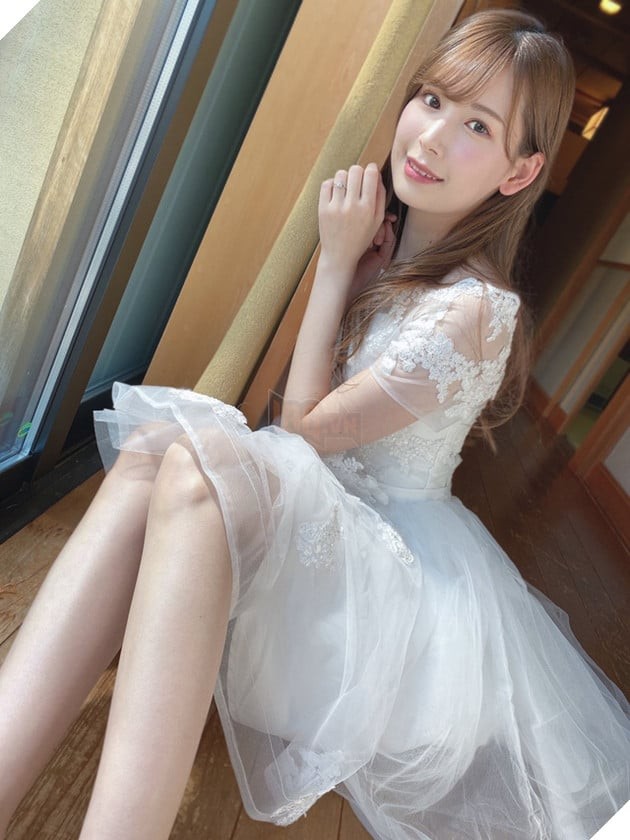 Akari Tsumugi, người bạn thân đã thay đổi Arina Hashimoto