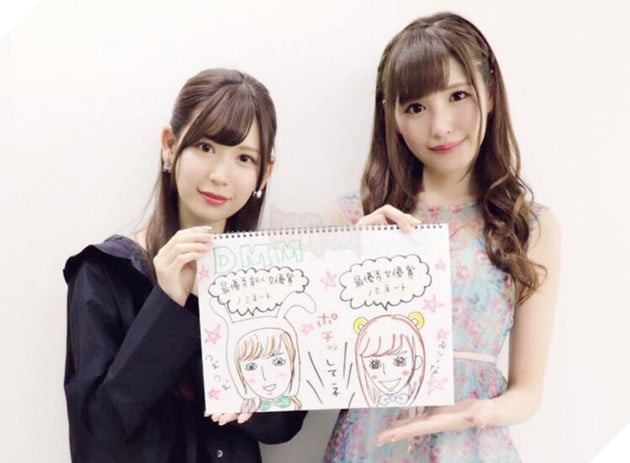 Arina Hashimoto và Akari Tsumugi tại một buổi chụp ảnh