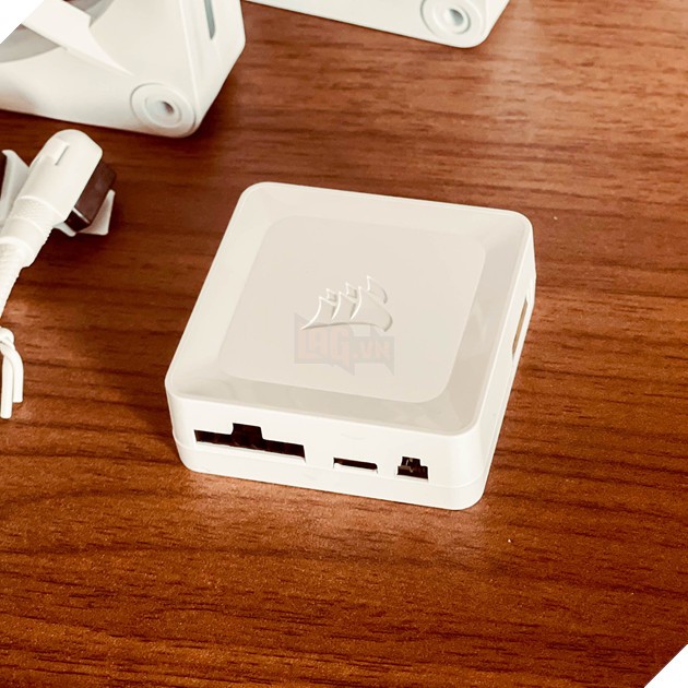 Cổng kết nối của HUB iCUE LINK