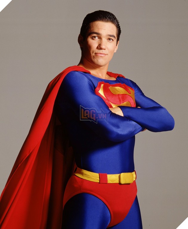 Dean Cain trong vai Superman