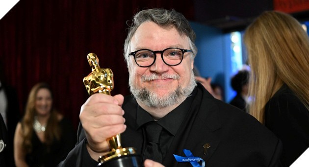 Guillermo del Toro và Sở Thích Cư Trú Tại Những Căn Phòng Khách Sạn Ma Ám