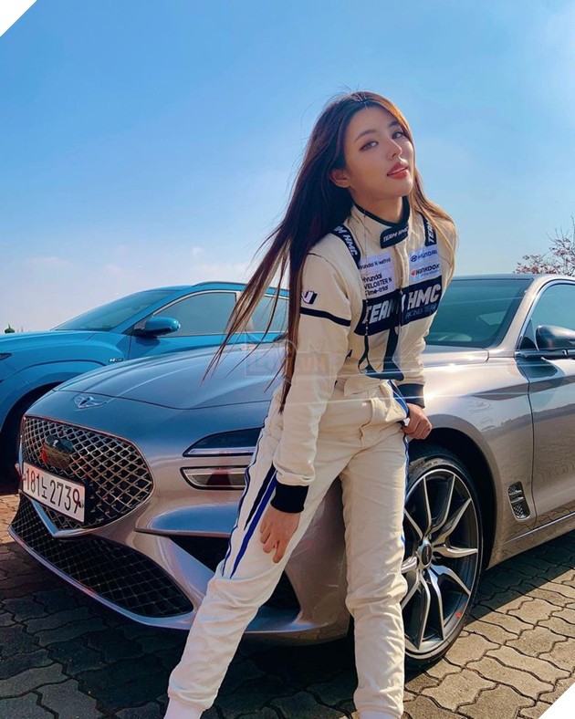 Jeong Yoona trên trang bìa tạp chí Maxim