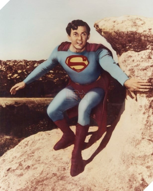 Top Những Bộ Trang Phục và Diễn Viên Đóng Vai Superman Phiên Bản Live-Action