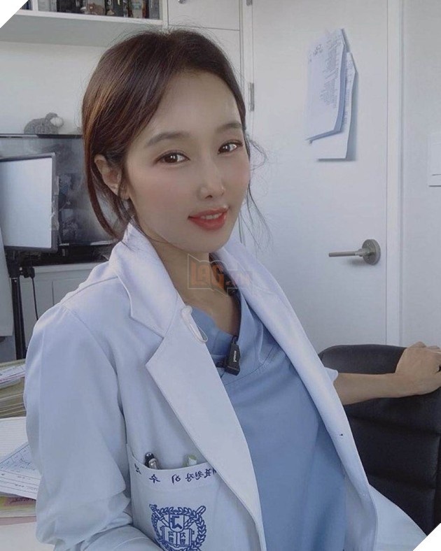 Lee Soo-Jin tiết lộ tuổi thật 53 tuổi