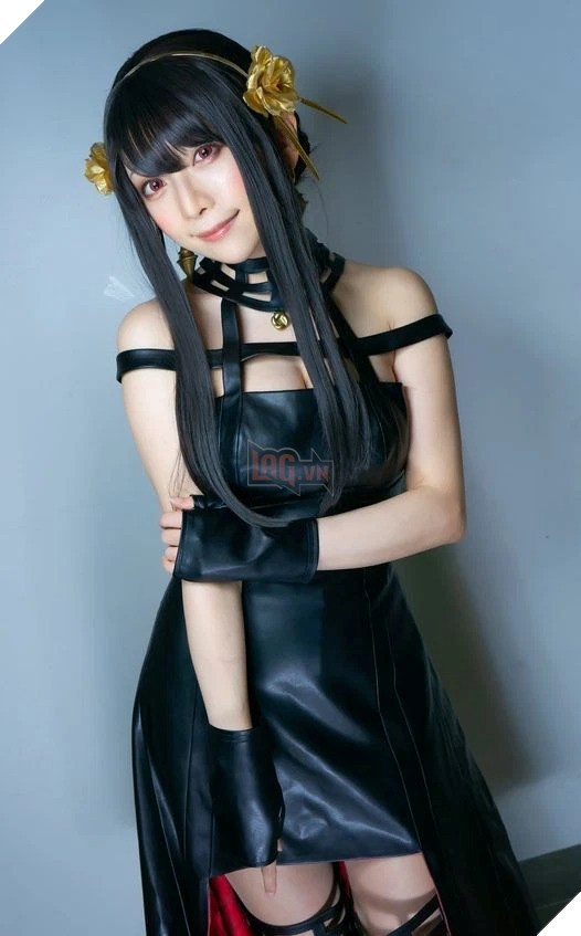 Saki Miyamoto cosplay nhân vật có vòng 1 khủng