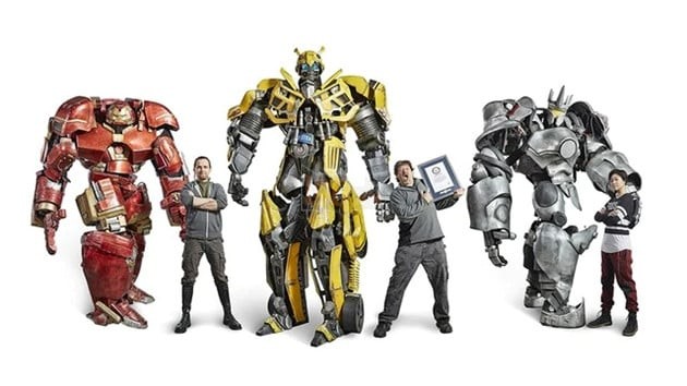 Thomas DePetrillo với bộ cosplay Bumblebee cao nhất