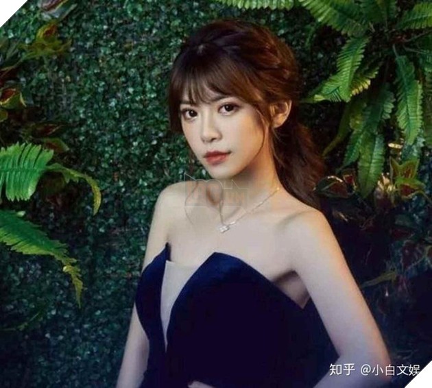 Zhou Shuyi trong buổi livestream bị chế nhạo
