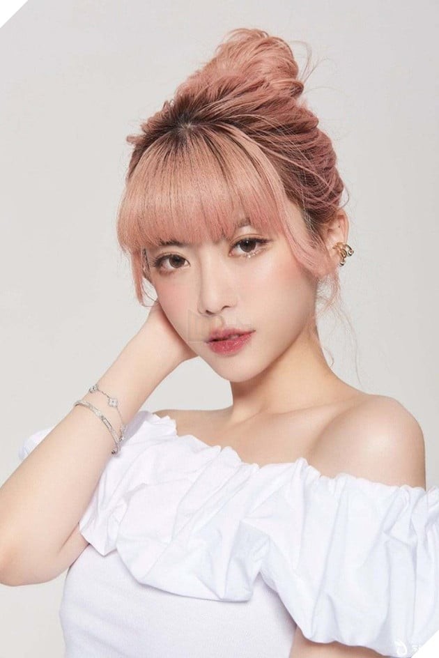 Zhou Shuyi: Sự Cố Livestream và Tin Đồn Tình Cảm với Game Thủ Chuyên Nghiệp